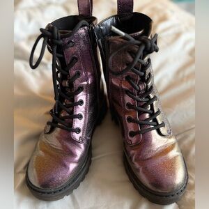 Art Class Girls’ Combat Boots – Size 1 – Iridescent Metallic Lace-Up
